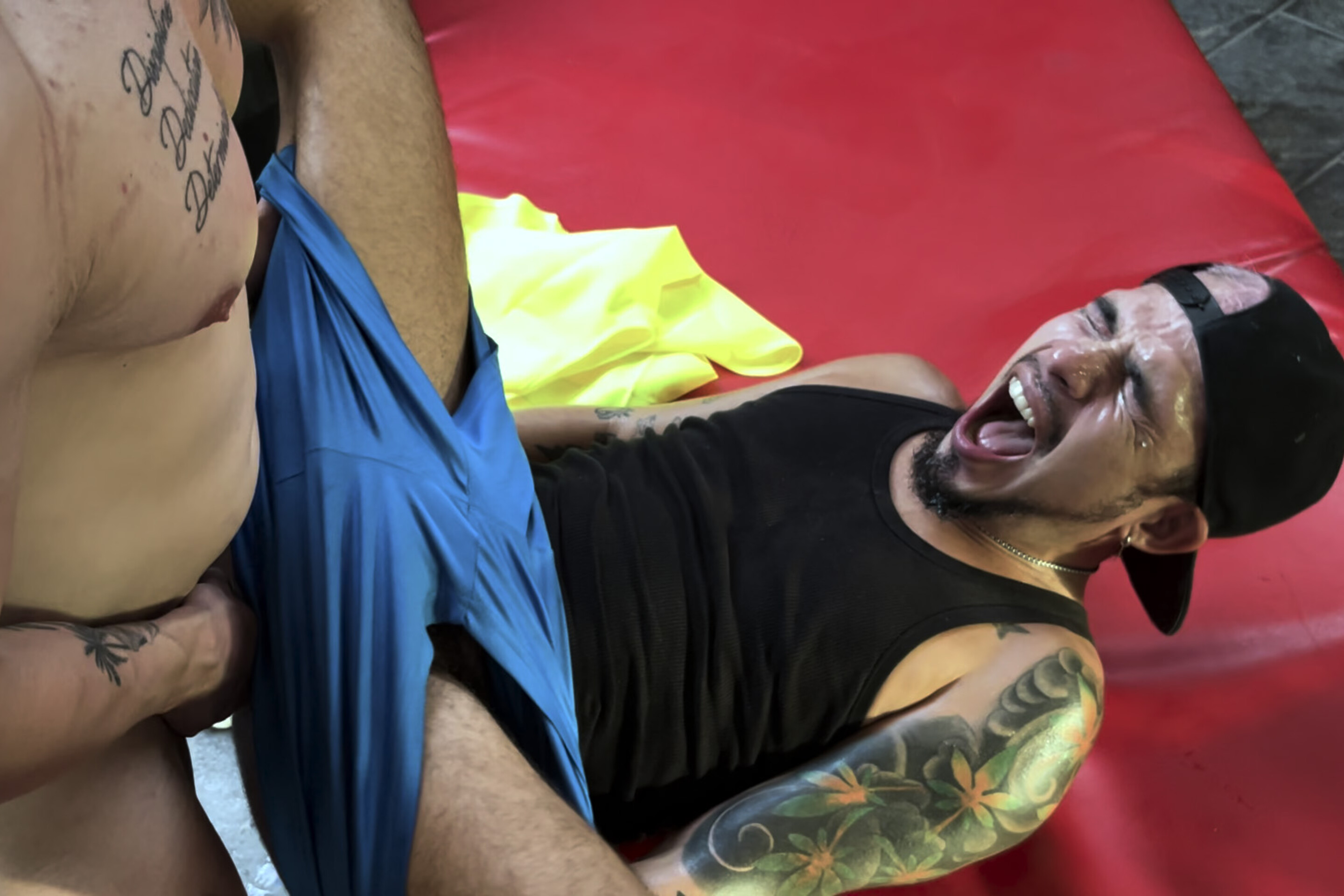 RELUCTANT BEAUTIFUL BOTTOM BUMMED ON BENCH - rawroadnation.com